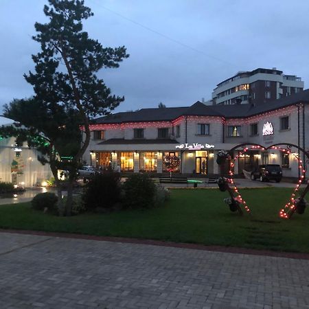 Park Hotel Karaganda Luaran gambar
